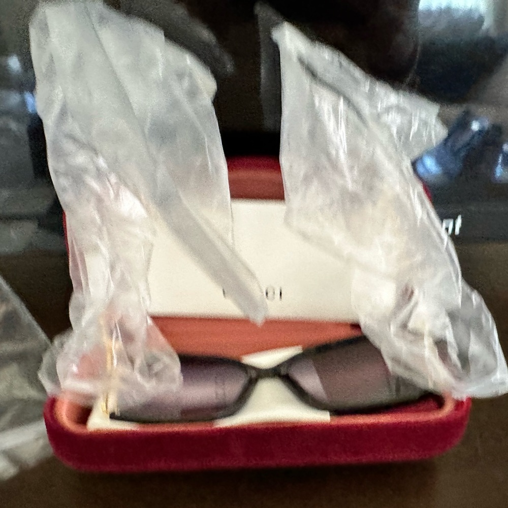 GUCCI Black & Smoke Square Sunglasses - Picture 5 of 11